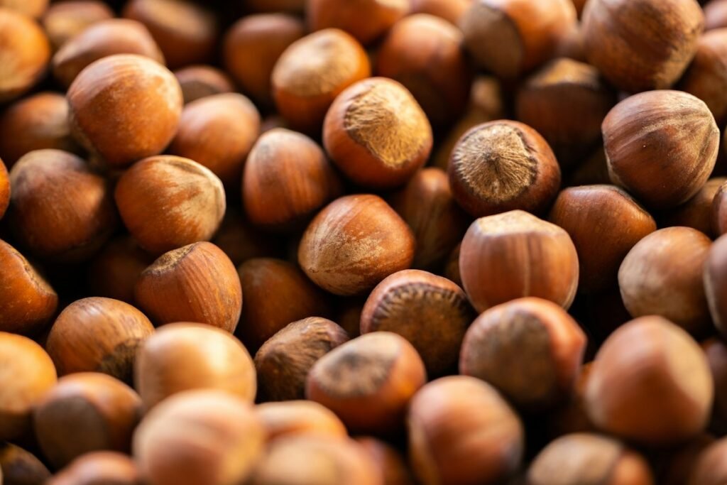 Hazelnuts (whole, pieces, roasted)